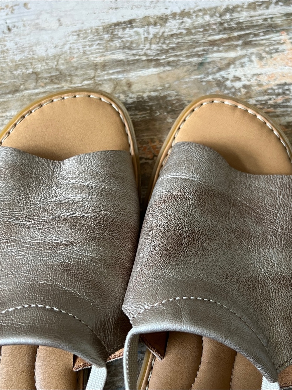 Børn Cove Modern Slide Sandal Gold Panna Cotta Size 10 - Picture 13 of 14